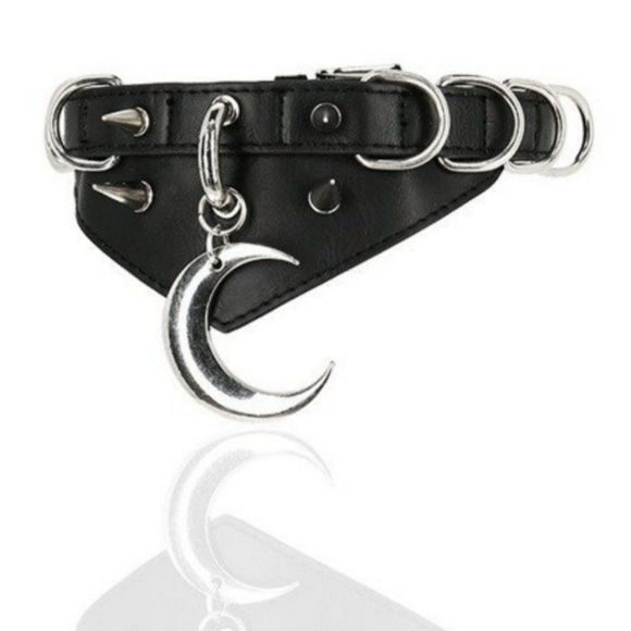 🆕️🆑 Gothic Leather Choker With Crescent Moon Pendant Metal D-Rings Adjustable - Picture 4 of 13